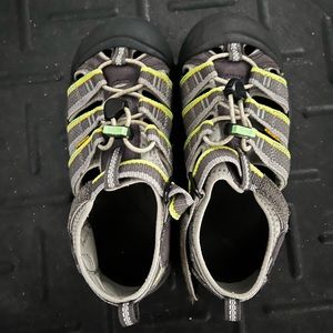Boys Keen Sandals Newport H2 - Size 2 EUC